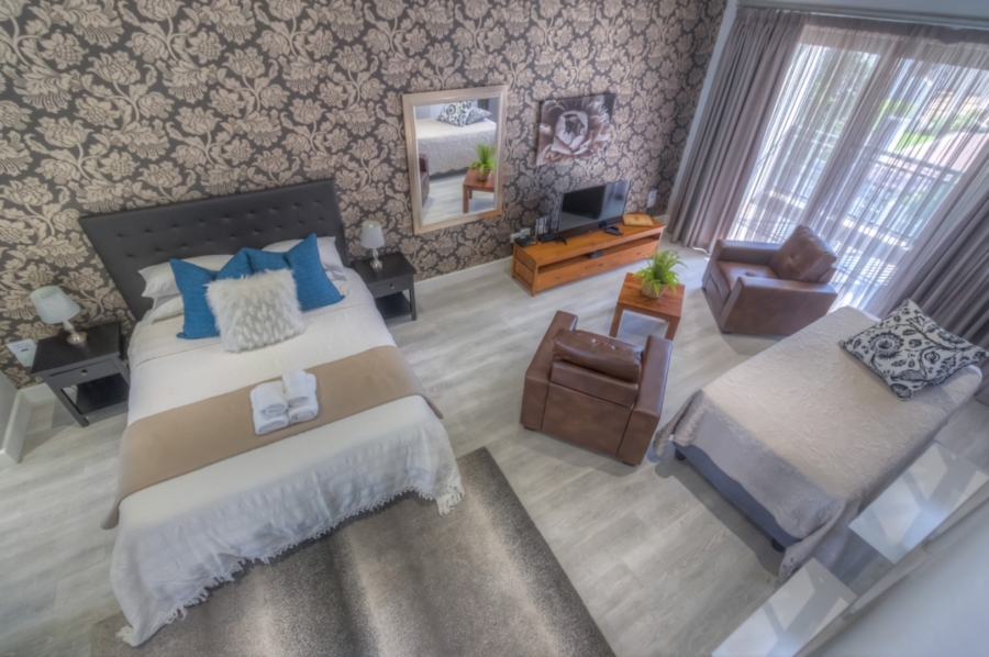 To Let 2 Bedroom Property for Rent in Paardevlei Western Cape